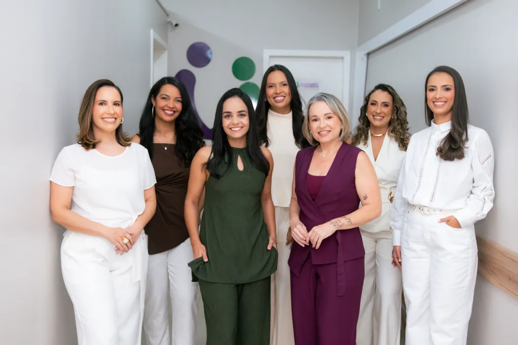 Equipe da Odontoclin reunida na clínica
